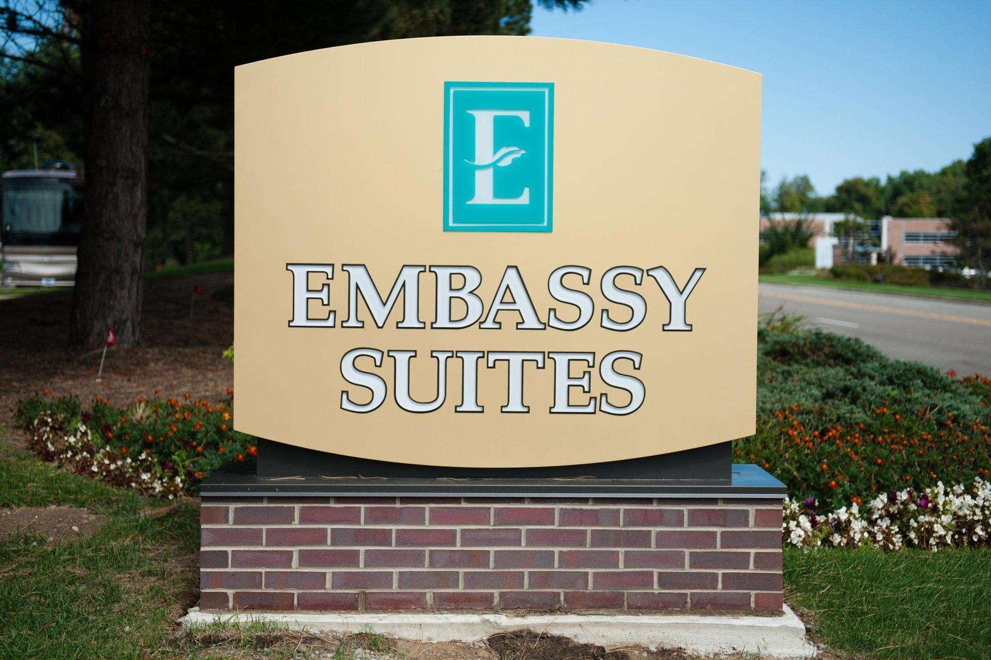 Embassy Suites By Hilton Detroit - Livonia/Novi Exterior foto